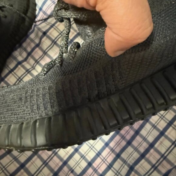 Size 9.5 - adidas Yeezy Boost 350 V2 Low Black Non-Reflective - Picture 6 of 12
